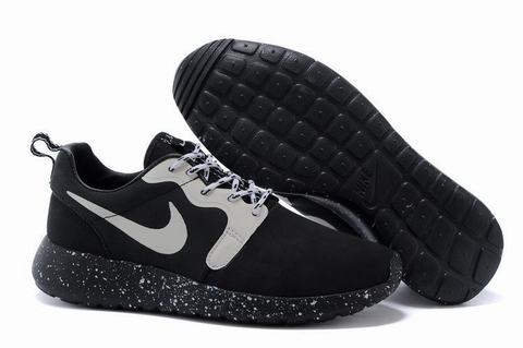 nike roshe run noir point blanc